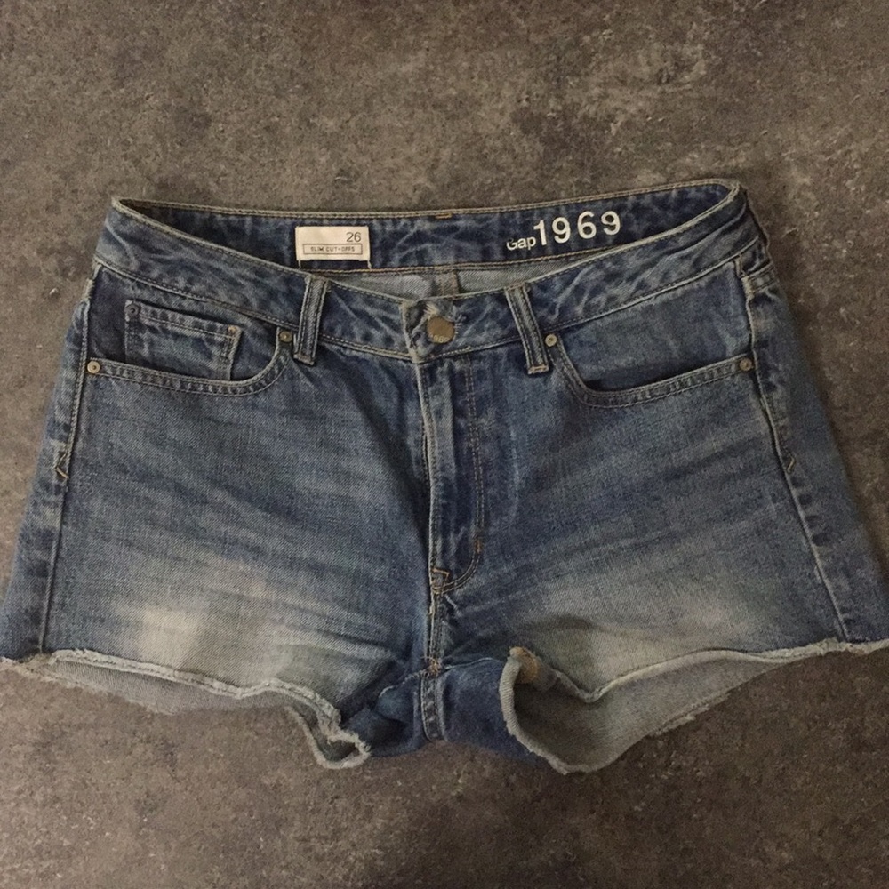 GAP 1969 slim cutoff denim shorts 26